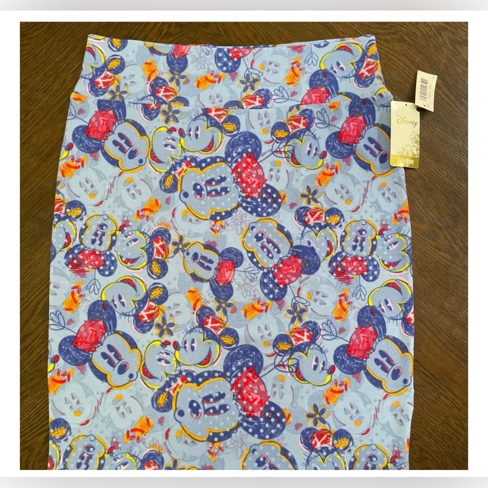 3XL Disney Cassie Periwinkle with Blue Orange Yellow Red Minnie Mouse Graffiti